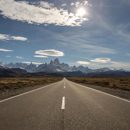 Explora En El Chalten Esterno foto