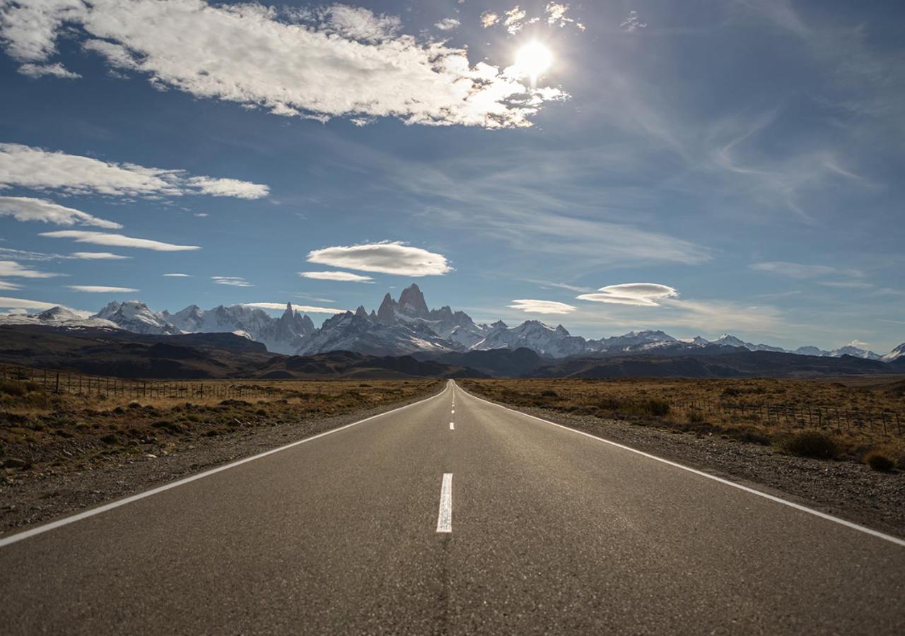 Explora En El Chalten Esterno foto